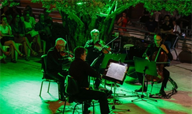Zeytin Altında Mesafesiz Melodiler: Somogyi Quartet İzmir’de Açık Hava Şöleni