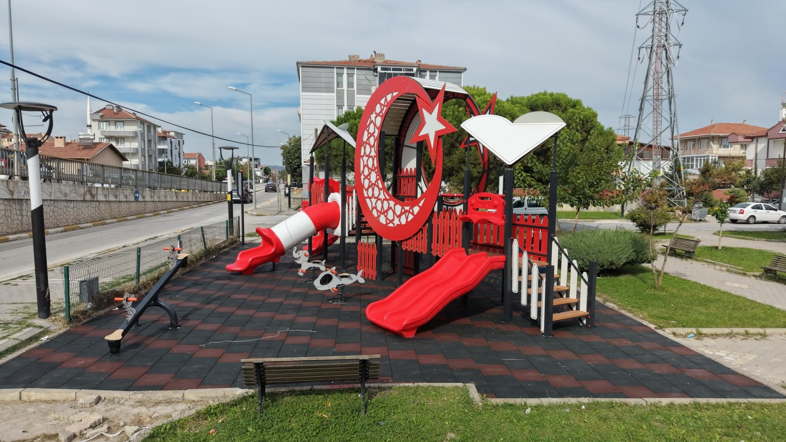 ALTIEYLÜL’DE PARKLARDA BÜYÜK DÖNÜŞÜM