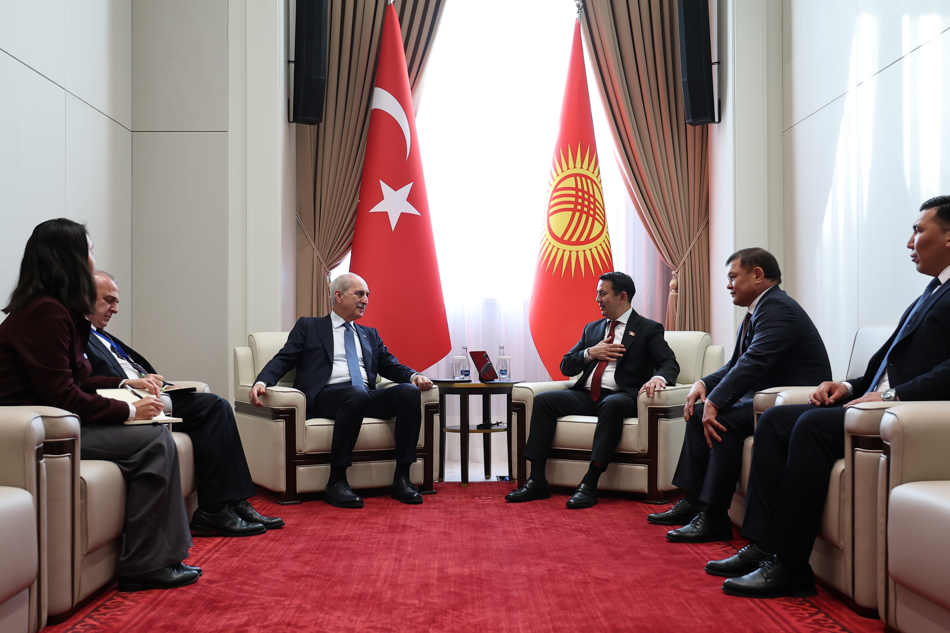 TBMM Başkanı Kurtulmuş, Kırgızistan Jogorku Keneş Başkanı Mamataliyev ile görüştü