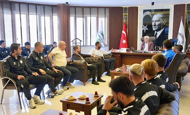 Burhaniye Belediyespor’dan Başkan Deveciler’e yeni sezon ziyareti