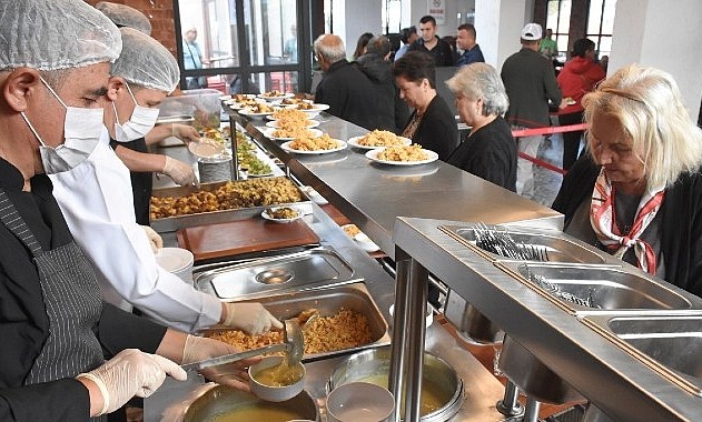 Edremit Belediye Başkanı Ertaş ve Meclis Üyeleri Kent Lokantası’nı Ziyaret Etti