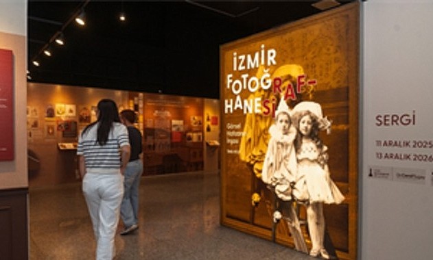 İzmir’in 1840-1922 görsel hafızası kitaplaştırıldı