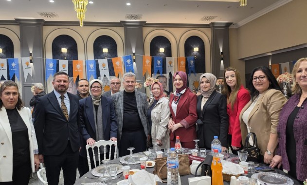 AK Parti Balıkesir’de Vefa Toplantısı: “Siz olmasaydınız bu dava bugünlere gelemezdi”