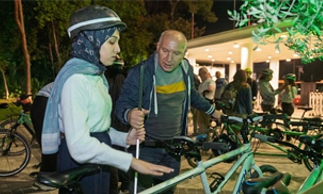 Görme engelli vatandaşlar Kültürpark’ta tandem bisiklet sürdü
