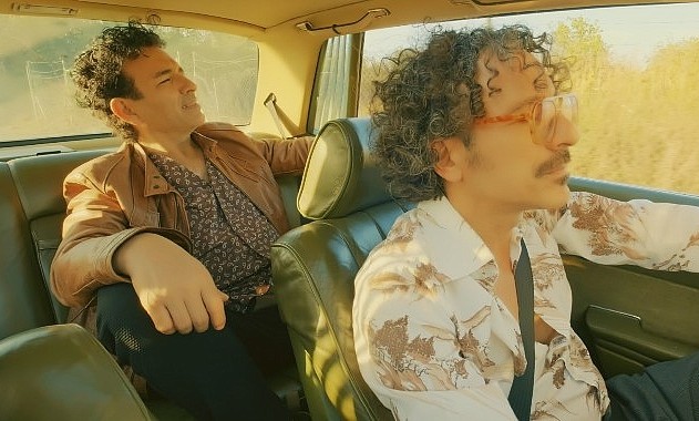 Oğuz Aksaç ve Moogo’dan Funk ve Soul Esintili “Dere Boyu Kavaklar”