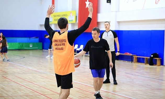 Osmangazi’de 40 Takımlık Cumhuriyet Basketbol Turnuvası Tamamlandı