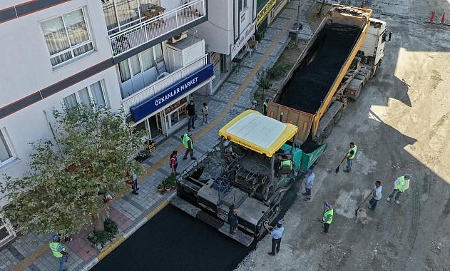 Aydın Büyükşehir Belediyesi Söke’de asfalt ve altyapı çalışmalarını sürdürüyor