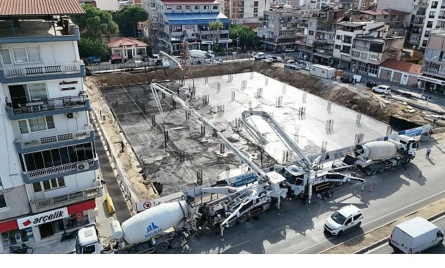 İncirliova Cumhuriyet Meydanı ve Yeraltı Otoparkı Projesinde Çalışmalar Sürüyor