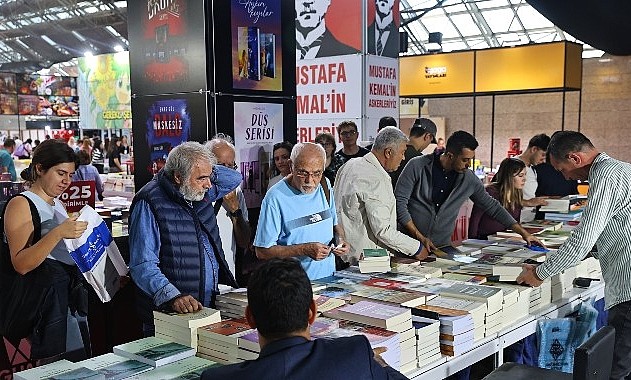 16. Antalya Kitap Fuarı kapılarını ziyaretçilere açtı