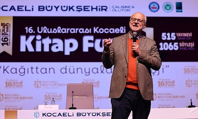 Prof. Dr. Kemal Sayar, 16. Kocaeli Kitap Fuarı’nda Okurlarıyla Bir Araya Geldi