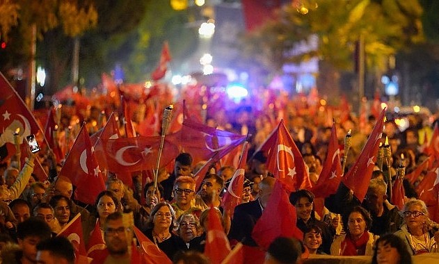 Didim’de Cumhuriyet’in 103. yılı Fener Alayı ve konserle kutlandı