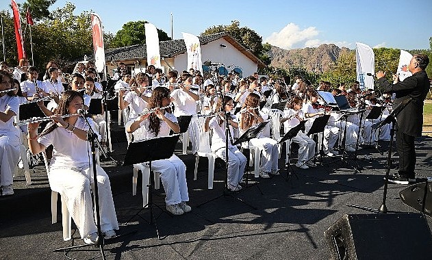 Kemer Belediyesi Cumhuriyet Orkestrası Çıralı’da konser verdi