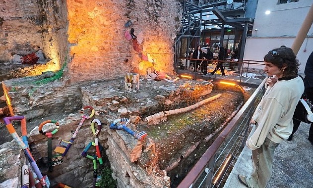 Basmane’de bir hamam, lif sanatıyla yeniden hayat buluyor