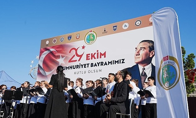 İzmir’de 29 Ekim Coşkusu: Öğrencilerden Cumhuriyet’e Özel Gösteriler